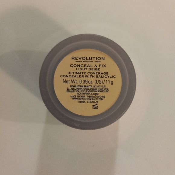Makeup Revolution Conceal and Fix Ultimate Coverage Concealer in Light Beige. - Picture 7 of 8